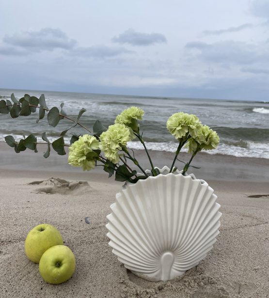 Keramikinė vaza su žiedais